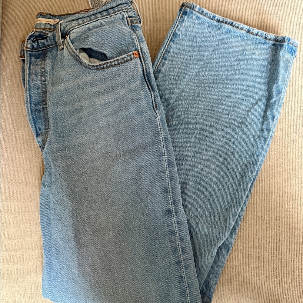 Levi's Ribcage Straight Ankle Jeans